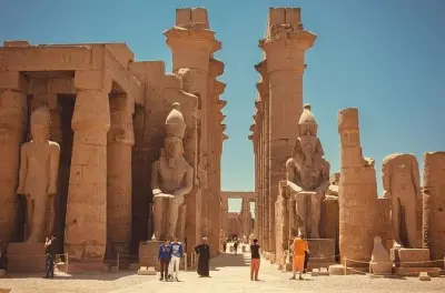 Tour privado de 2 dias pelas margens oeste e leste de Luxor