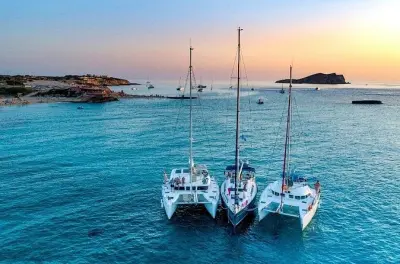 Excursión en catamarán de Ibiza a Formentera: Snorkel y paddle surf