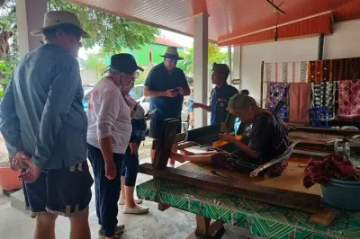 Tour privato Sasak a Lombok: Cultura, tessitura e spiagge
