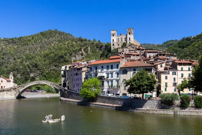 Dolceacqua e vale do Nervia: Ponte de Monet e vinho Rossese