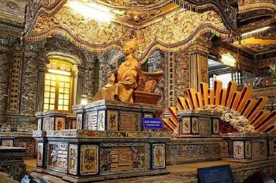 Hue Königliche Gräber: Pagode & Mausoleen der Kaiser besuchen