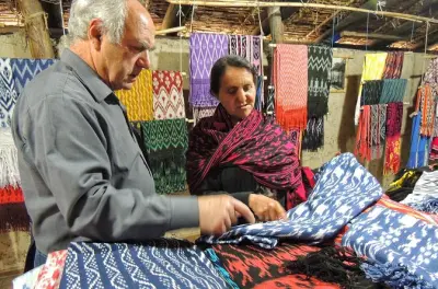 Cuenca Handwerksdörfer: Gitarren, Filigran & handgewebte Schals