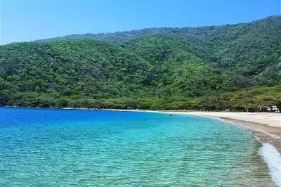 Playa Cristal day trip from Santa Marta: Tayrona Park boat access