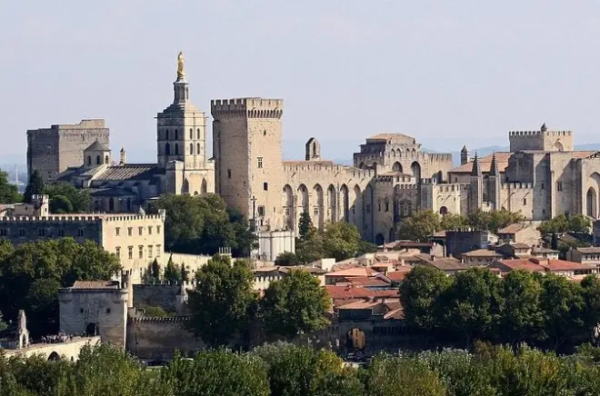Avignon & Châteuneuf du Pape Wine Tour with Private Guide