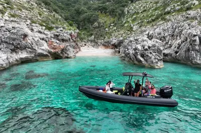 Vlore Speedboot-Tour: Haxhi Ali Höhle & St. Koli Bucht