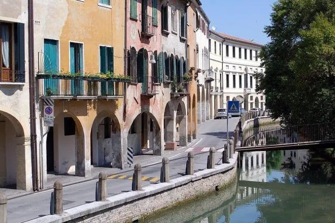 Treviso Walking Tour: Medieval Streets & Hidden Stories