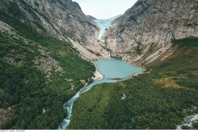 Briksdal Glacier tour: Guided hike to glacier viewpoint