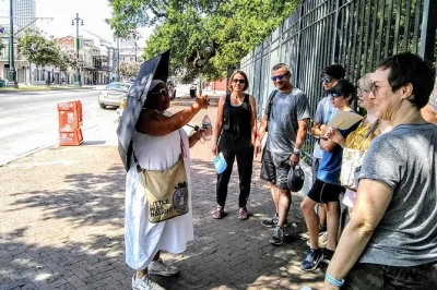Scopri il cuore pulsante di new orleans a treme, passeggia per congo square, ascolta le storie del jazz a storyville e visita luoghi storici con una guida locale appassionata. accessibile in sedia a r