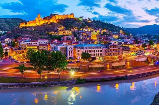 Tour privado de 9 días de Baku a Tbilisi: Azerbaiyán y Georgia