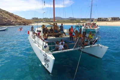 Los cabos, passeio de catamarã privado, snorkel na baía de santa maria, leões-marinhos no pelican rock, bebidas e petiscos ilimitados.