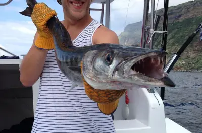 Pesca costiera a São Miguel: Avventure in barca per piccoli gruppi