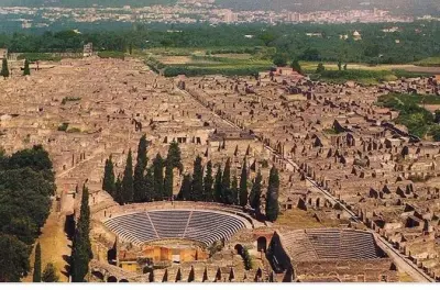 Privater Transfer von Neapel nach Pompeji: Englischsprachiger Fahrer