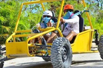 Sinta a emoção dos buggies off-road em punta cana, refresque-se em uma nascente cristalina e caminhe pela praia de macao. inclui transporte do hotel e guia local.