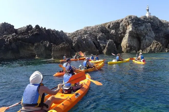 Caiaque em Fornells, Menorca: Alugue e vá no seu ritmo