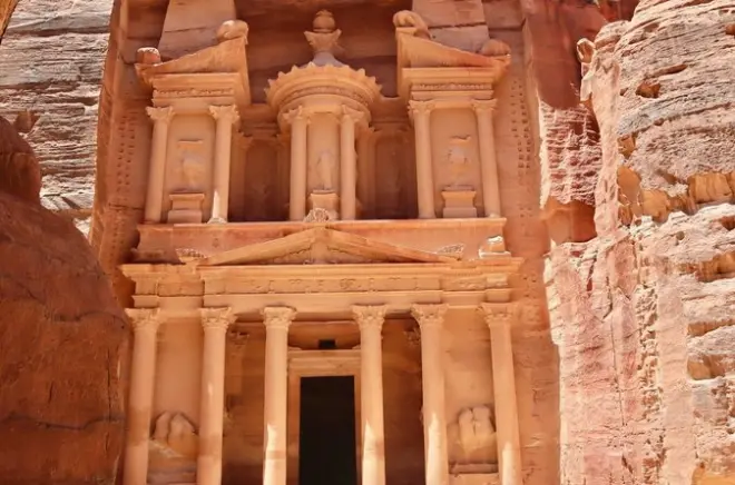 Petra et Wadi Rum : Balade dans le Siq et découverte des falaises