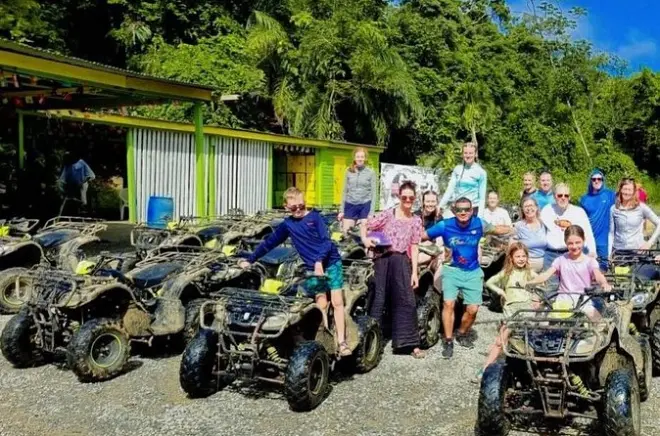 Roatán tirolesa: 11 líneas por la selva y paseo en ATV