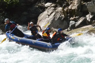 Wildwasser-Rafting in der Giarsun-Schlucht der Schweizer Alpen