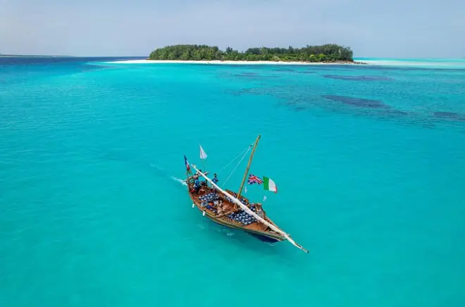 Snorkeling na ilha Mnemba saindo de Kendwa: Dhow de luxo e almoço