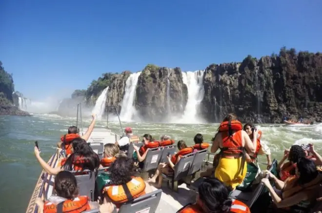 Chutes d’Iguazu : Passerelles, train, safari et bateau