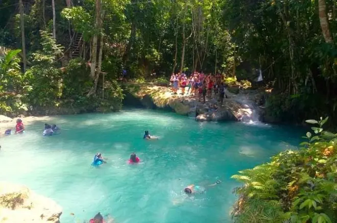 Cavalgada em Ocho Rios: Trilhas na praia e Blue Hole