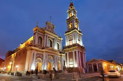 Tour privado en Salta con fotos de arquitectura colonial