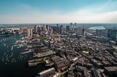 30-minütige private Hubschraubertour Boston: Seaport bis Bunker Hill