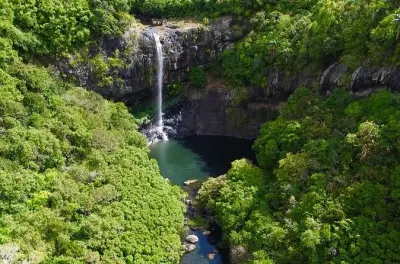 Chamarel: Wanderung zu 7 Wasserfällen mit Schwimmen und Mittagessen