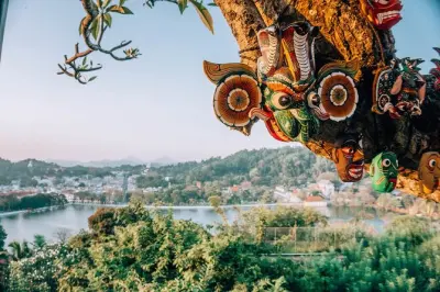 Kandy Instagram tour by tuk-tuk: Temple, gardens, viewpoints