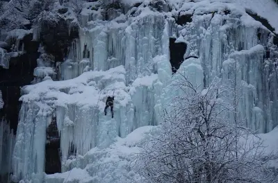 Korouoma Frozen Waterfalls tour from Rovaniemi: Small group hike