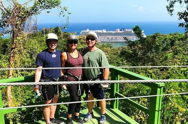 Ziplining in Roatan: Stadtrundfahrt, Schokoladenfabrik & Strand