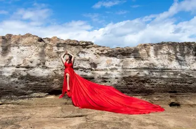 Private Fotosession mit fliegendem Kleid in Rabat: Oudayas & Strand