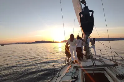 Barcelona sailboat tour: French boat, swimming & paddleboard