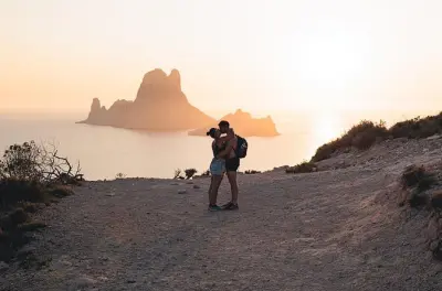 Escursione a Es Vedrà Ibiza: Scogliere costiere e punti panoramici