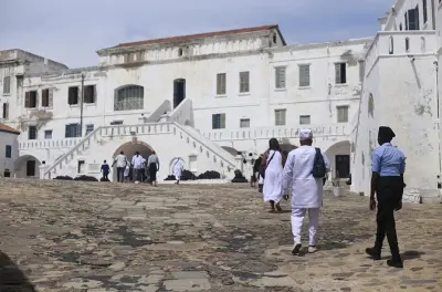 Sítios UNESCO Cape Coast e Elmina saindo do porto de Takoradi