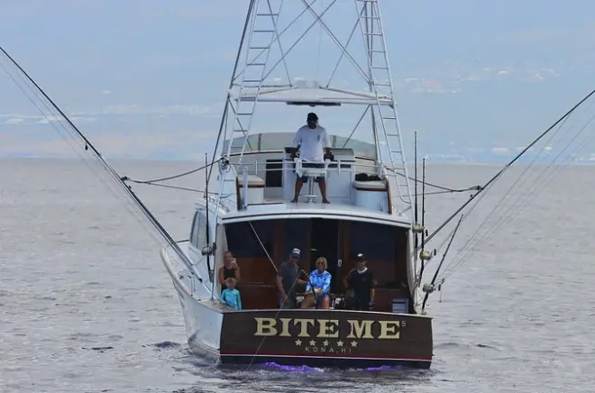 Pêche en haute mer côte de Kona : Bite Me 5 Charter