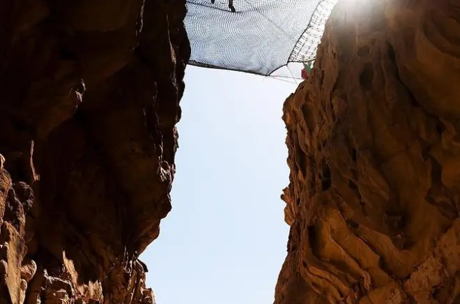 Via Ferrata in Al Ula: Klettern und Entspannen im Canyon