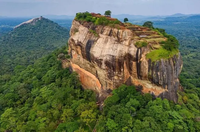 Sigiriya e Kandy in 2 giorni: Fortezza rocciosa e tempio sacro