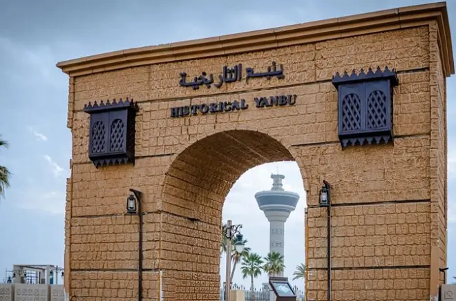 Guided tour in Yanbu: Red Sea coast, springs and heritage