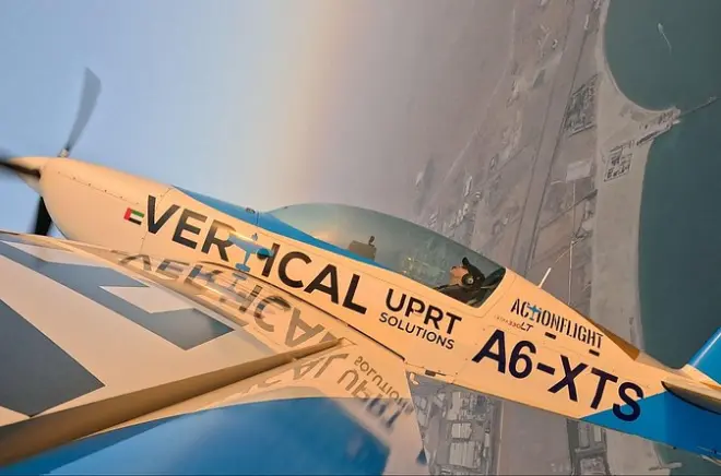 Vuelo acrobático en Ras Al Khaimah con pilotos expertos y Fuerza G