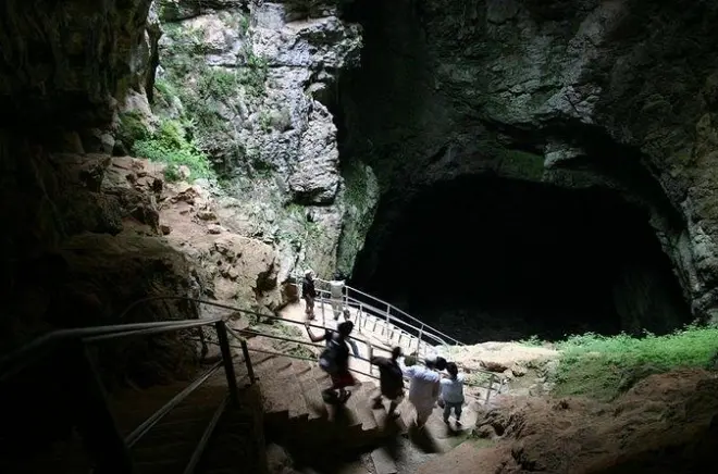 Privater Ganztagesausflug von Fes nach Taza: Friouato-Höhle