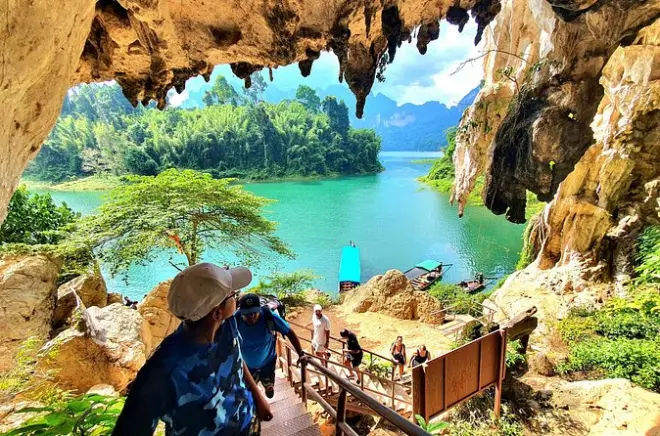 Cheow Lan See: Kajak, Kalksteinhöhlen und schwimmendes Mittagessen