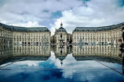 Transfer von Biarritz nach Bordeaux: Privater Mercedes Van