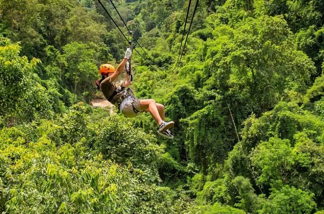 Roatan Ziplining: 24 cables through the jungle canopy
