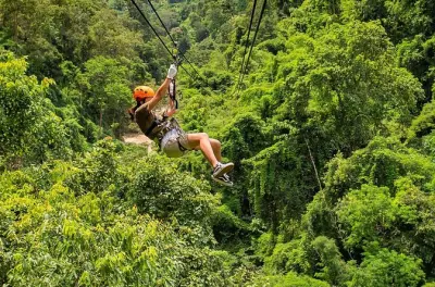 Zipline a Roatan: 24 cavi nella chioma della giungla