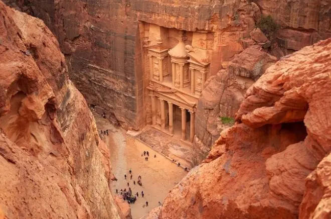Escursione da Aqaba a Petra e Wadi Rum: Il Tesoro e il deserto