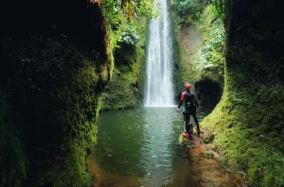 Avventura privata di canyoning a São Miguel: Percorso su misura