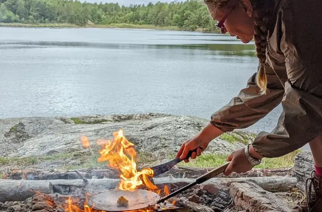 Randonnée guidée en forêt et sauna au bois en Suède