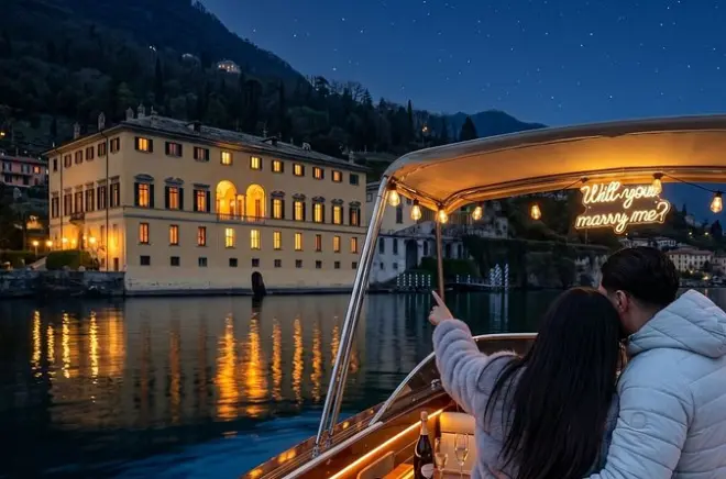 Lake Como Nachtfahrt: Privates Boot mit Villen und Prosecco