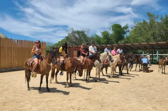 Roatan a cavalo: Parque de bicho-preguiça e recife de coral
