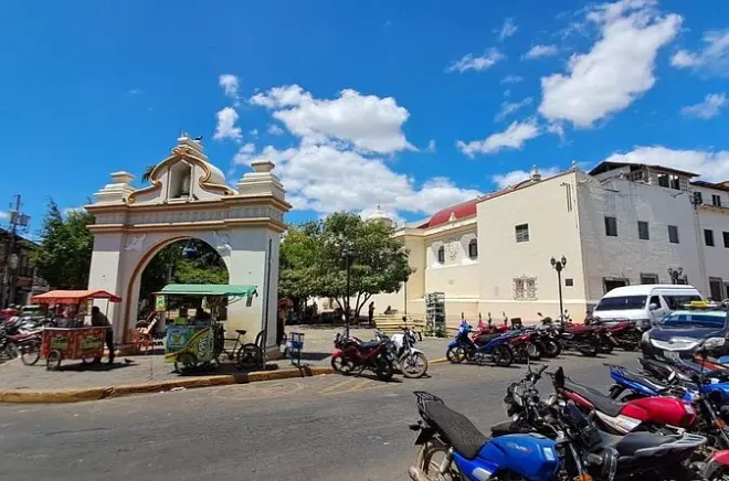 León: Passeio colonial, mercados e almoço local